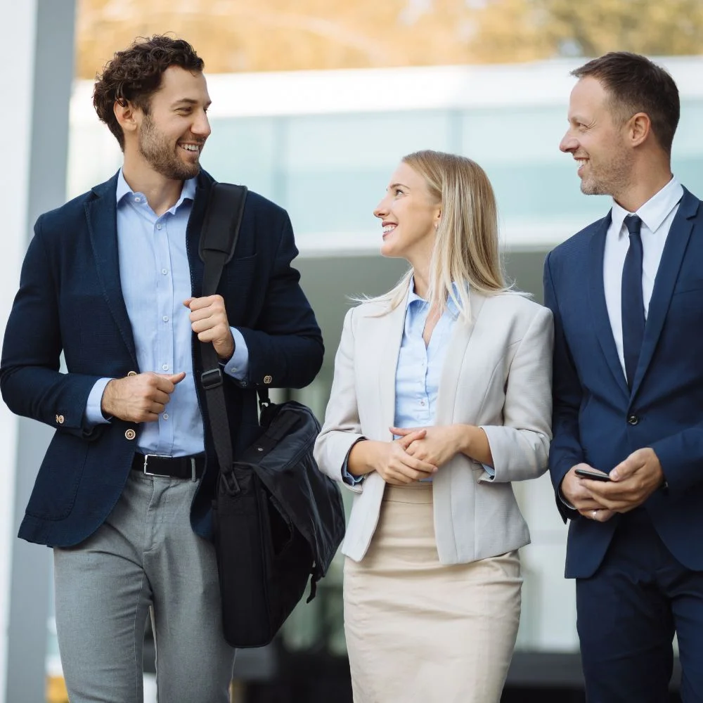 executivos de ti caminhando 003