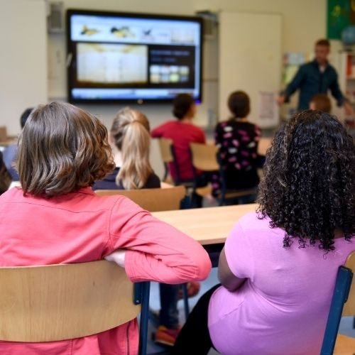 Sala de Aula com Monitor Profissional LFD Lousa Digital Touch Screen
